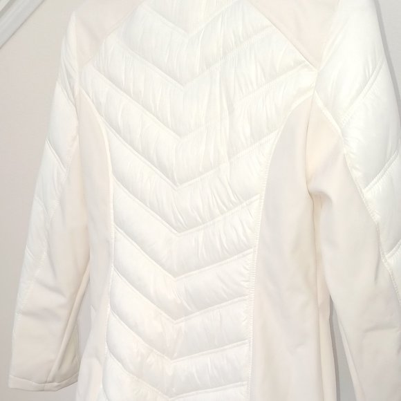 Guess White Puffer Coat with hood - Picture 5 of 7